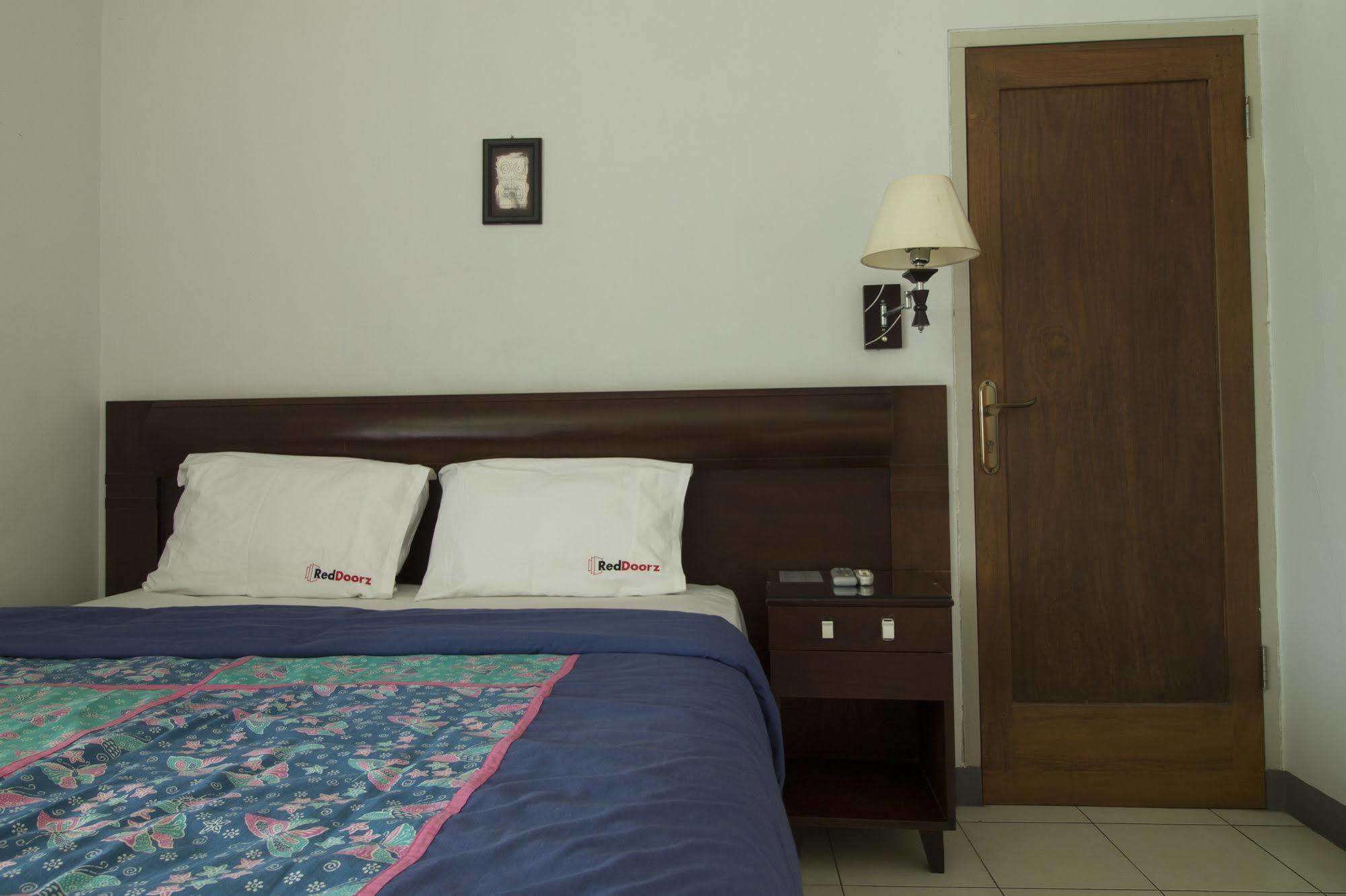 Reddoorz @ Setrasari Hotel Bandung Exterior foto